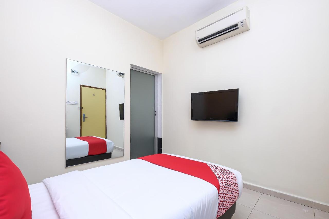 Oyo 89493 Q Hotel Mentakab Mentekab Exterior photo