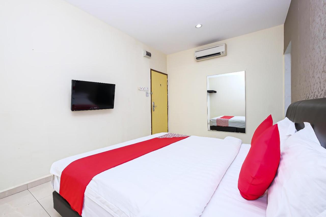 Oyo 89493 Q Hotel Mentakab Mentekab Exterior photo