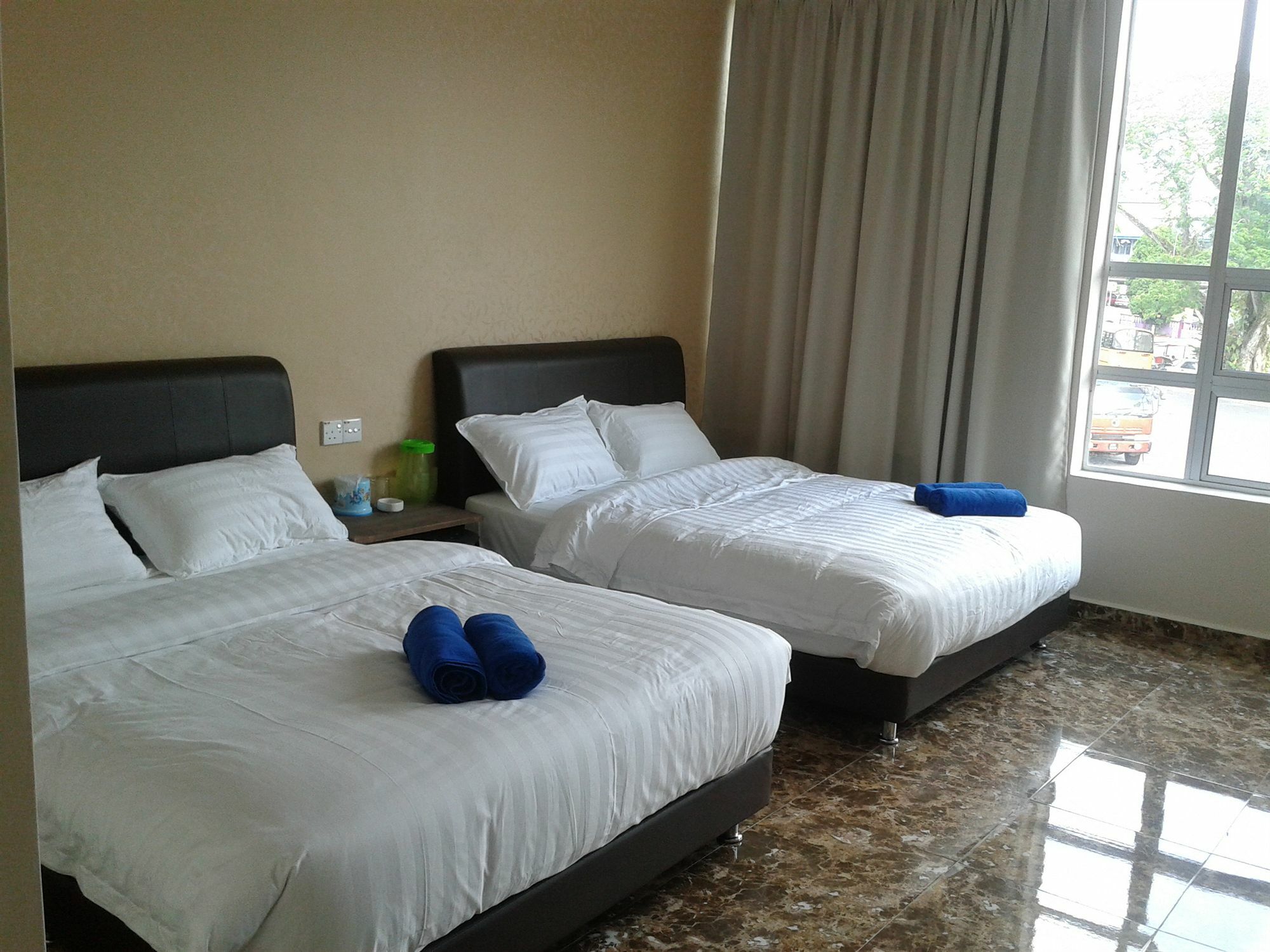 Oyo 89493 Q Hotel Mentakab Mentekab Exterior photo
